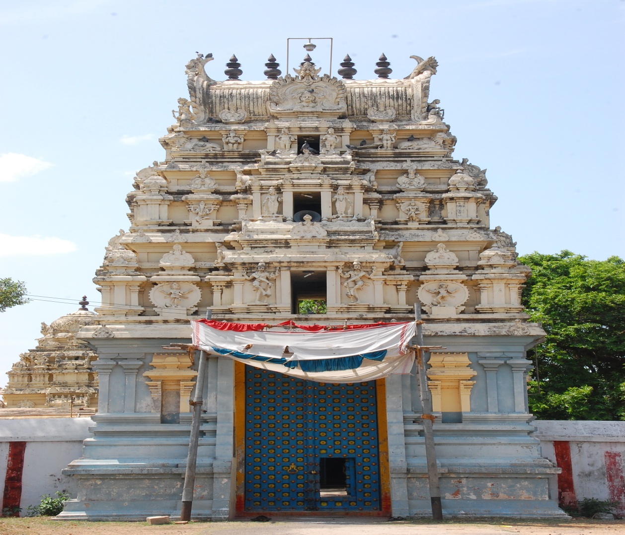 Nootretteeswarar  Temple